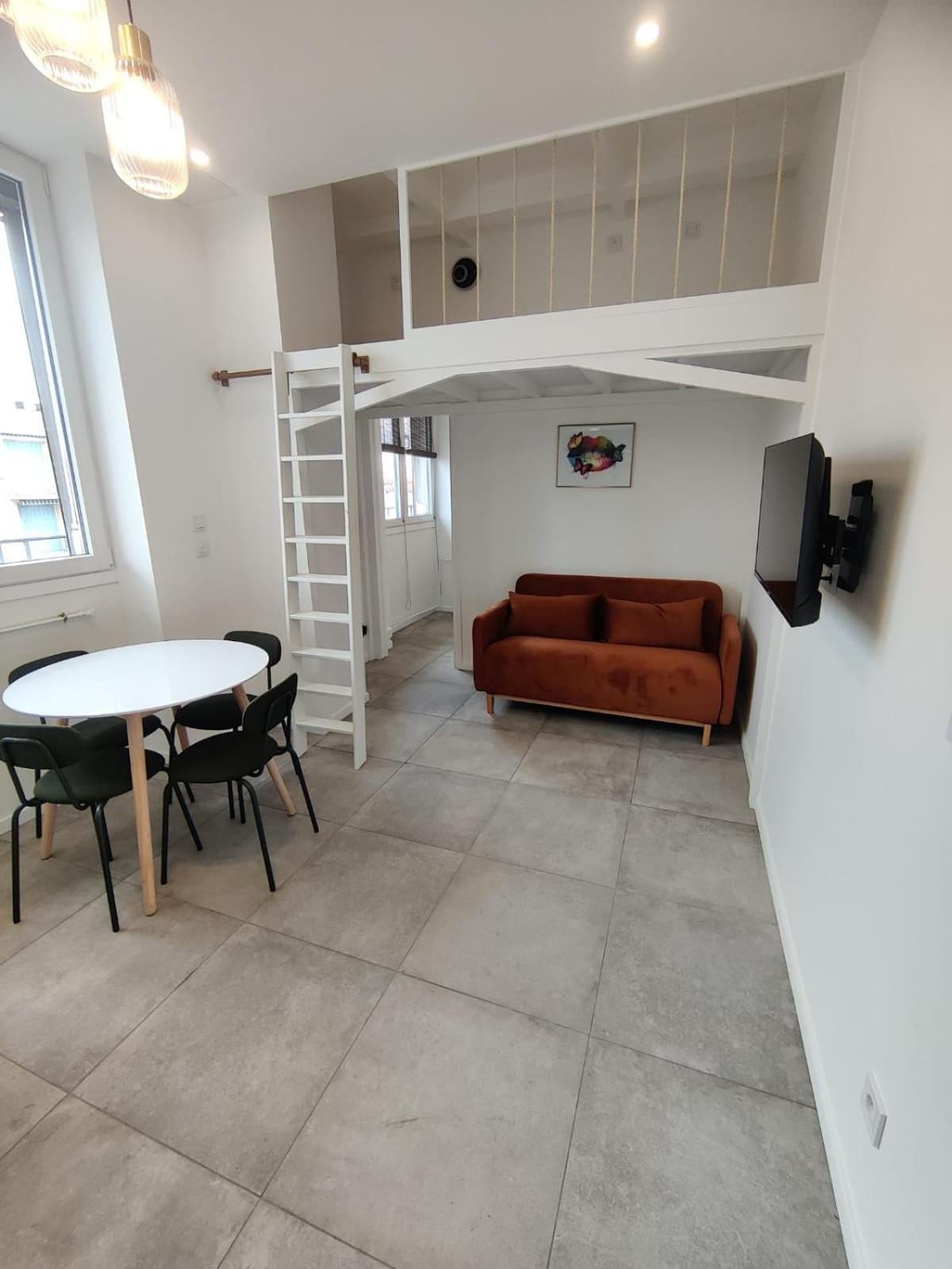 Loft Chic Avec Mezzanine Contemporaine Leilighet Vénissieux Eksteriør bilde